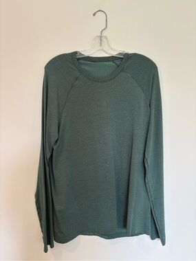 Men’s Lulu Lemon Long Sleeve Crew in Green
